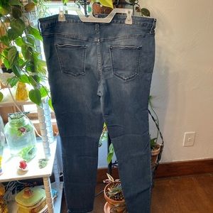 Universal thread size 18 blue jeans
